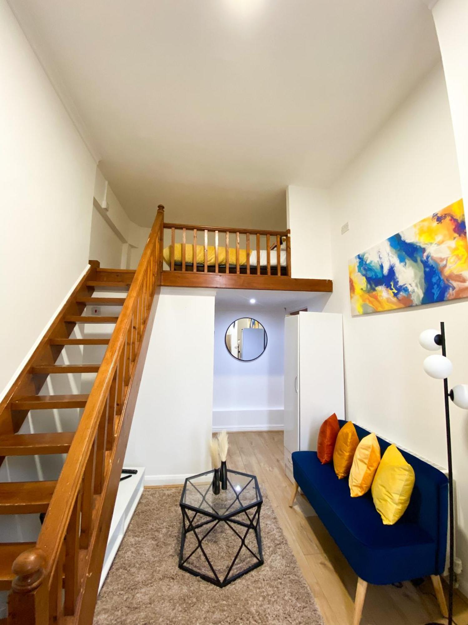 Modern Studios Queenspark London Exterior photo