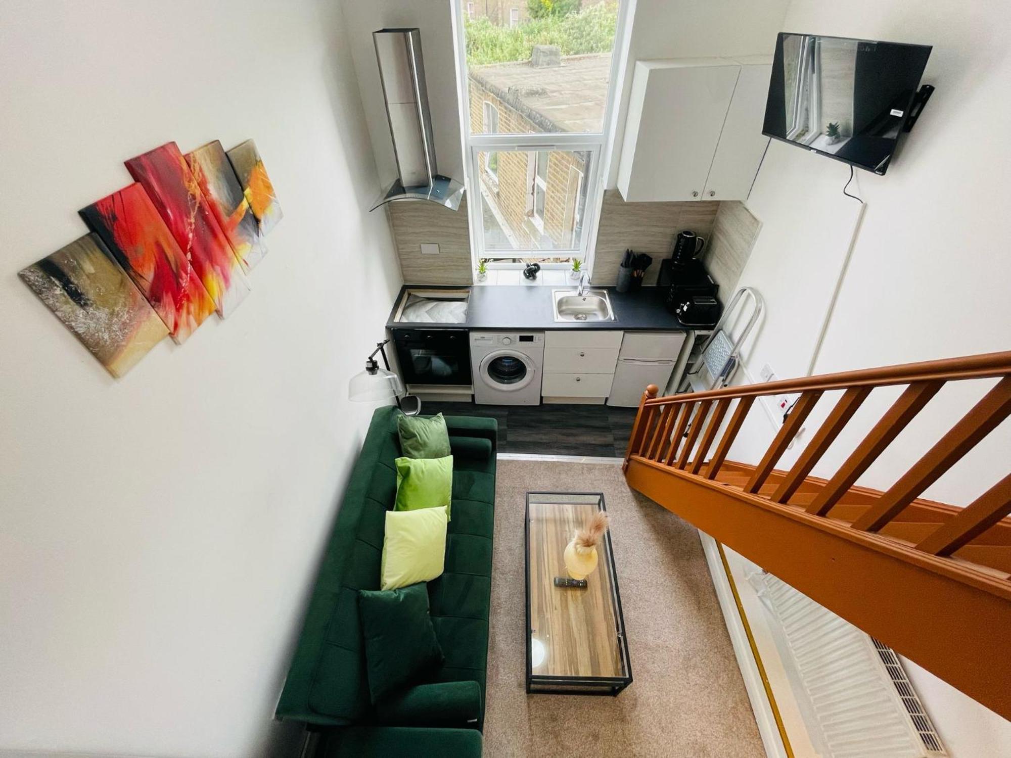 Modern Studios Queenspark London Room photo