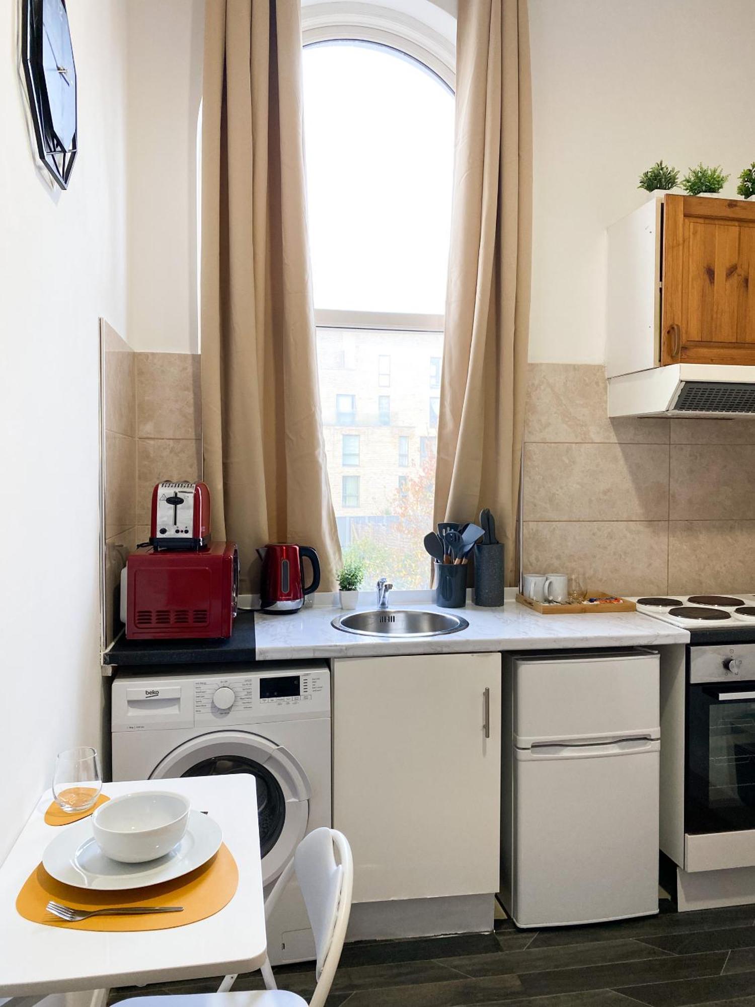 Modern Studios Queenspark London Room photo