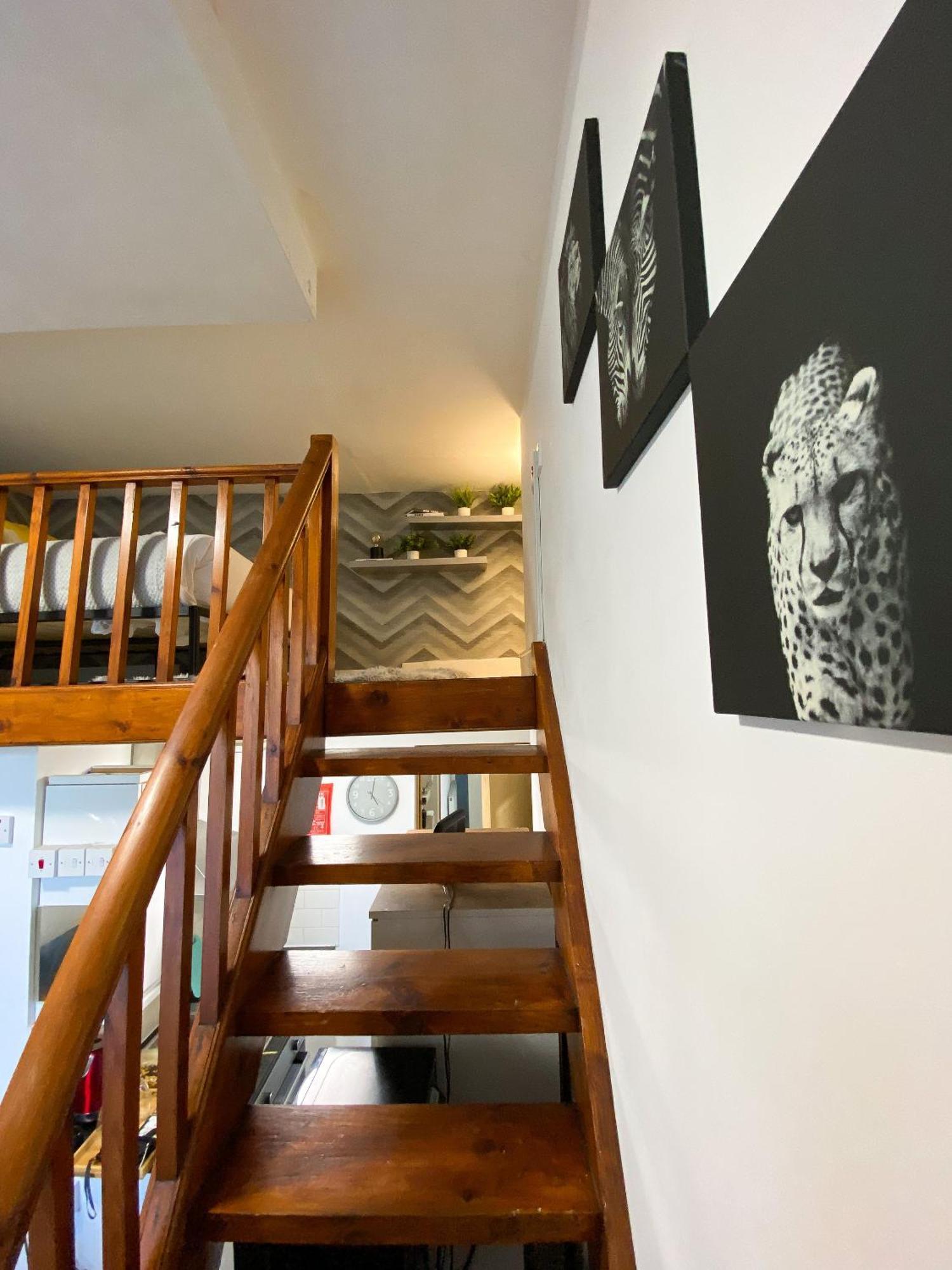 Modern Studios Queenspark London Room photo